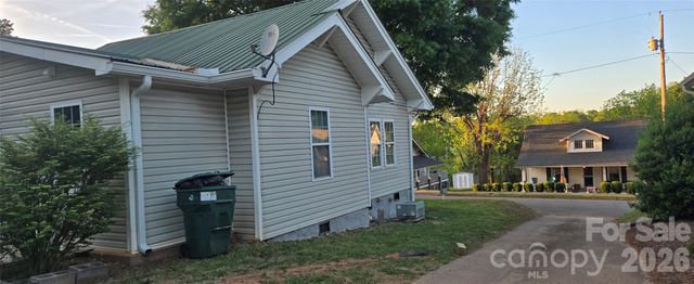 227 W B Street, Newton, NC 28658