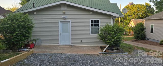 227 W B Street, Newton, NC 28658