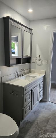 227 W B Street, Newton, NC 28658