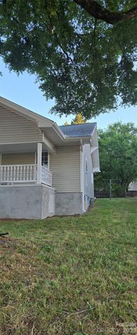 227 W B Street, Newton, NC 28658