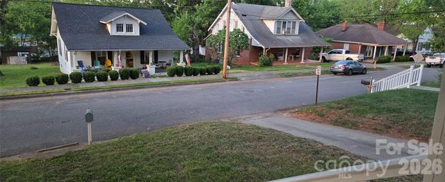 227 W B Street, Newton, NC 28658