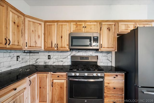 17600 S 385th East Avenue, Porter, OK 74454