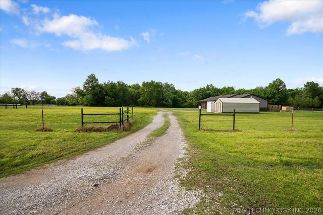 17600 S 385th East Avenue, Porter, OK 74454