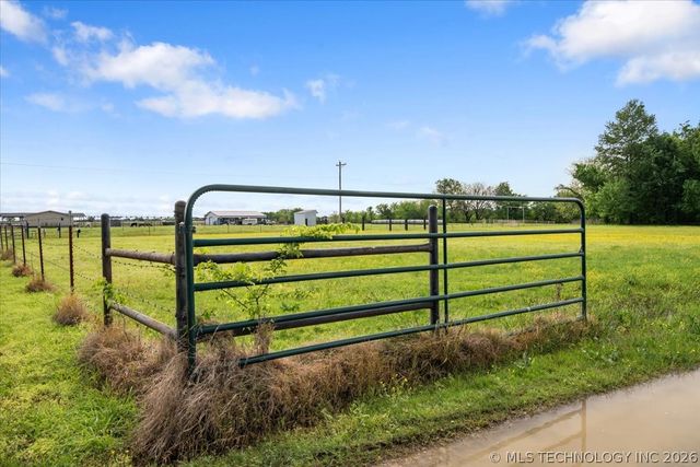 17600 S 385th East Avenue, Porter, OK 74454