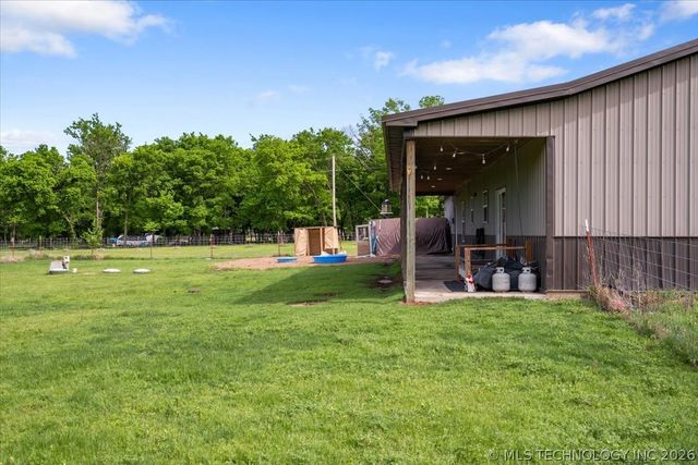 17600 S 385th East Avenue, Porter, OK 74454