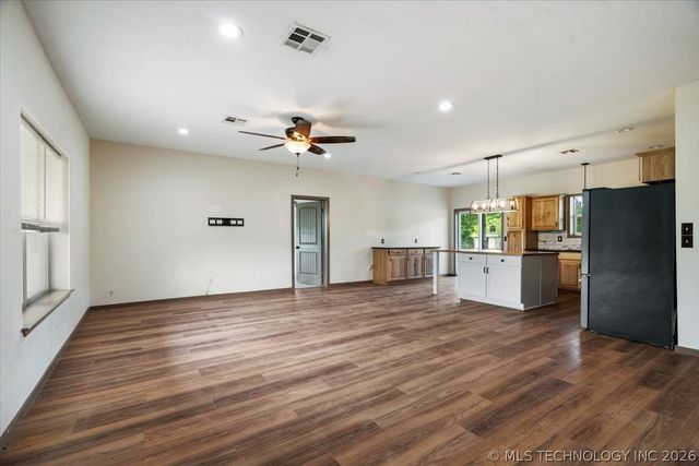 17600 S 385th East Avenue, Porter, OK 74454