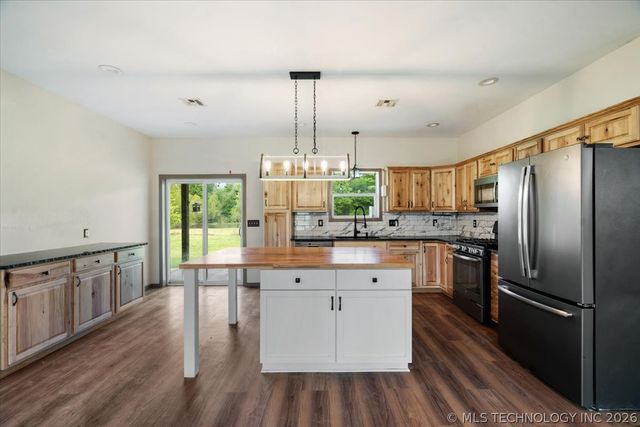 17600 S 385th East Avenue, Porter, OK 74454