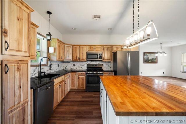 17600 S 385th East Avenue, Porter, OK 74454