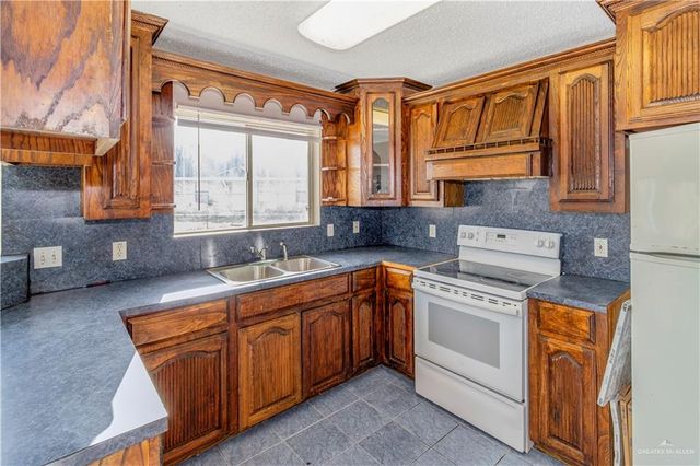 2011 Tulipan Avenue, Mission, TX 78572