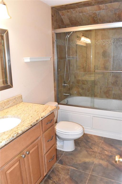 Image 15 of property listing at 7606 15TH AVENUE NW, Bradenton, FL 34209