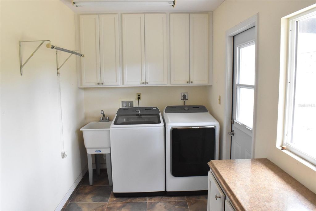 Image 22 of property listing at 7606 15TH AVENUE NW, Bradenton, FL 34209