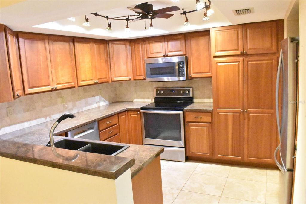 Image 8 of property listing at 7606 15TH AVENUE NW, Bradenton, FL 34209