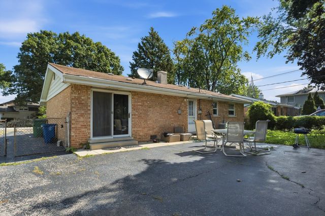 5023 W 81st Street, Burbank, IL 60459