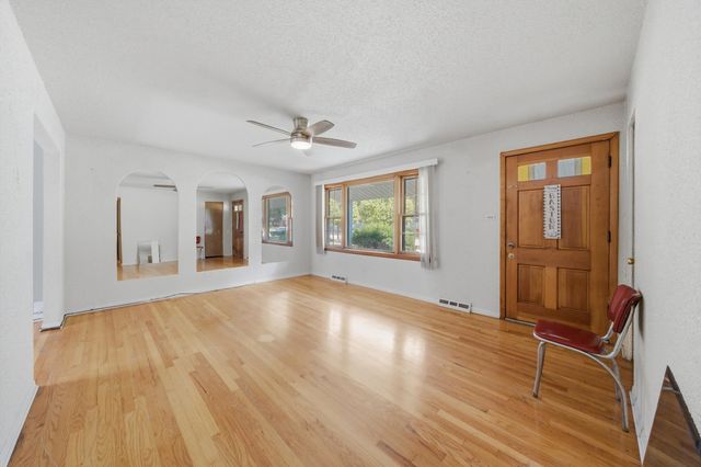 5023 W 81st Street, Burbank, IL 60459