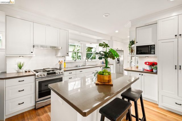 328 Glendale Avenue, Oakland, CA 94618