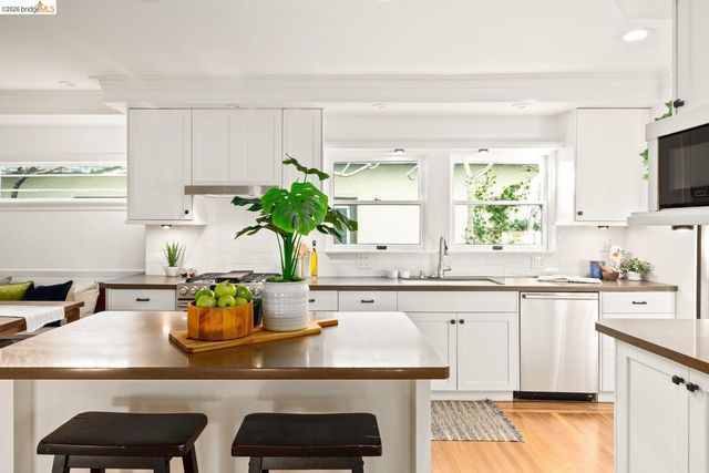 328 Glendale Avenue, Oakland, CA 94618