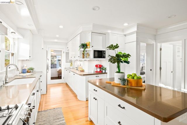 328 Glendale Avenue, Oakland, CA 94618