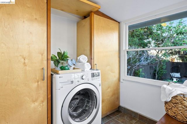 328 Glendale Avenue, Oakland, CA 94618