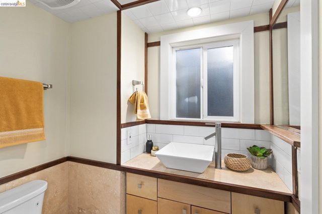 328 Glendale Avenue, Oakland, CA 94618