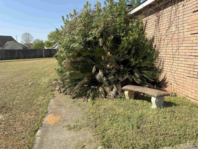 305 E Pointe Court, Kathleen, GA 31047