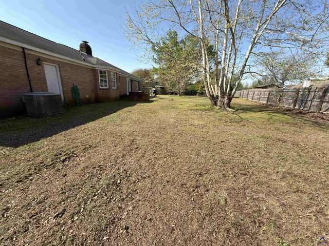 305 E Pointe Court, Kathleen, GA 31047