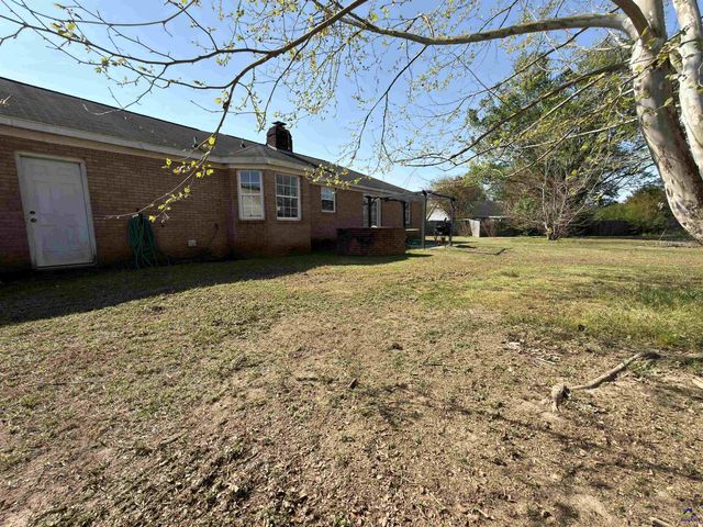 305 E Pointe Court, Kathleen, GA 31047