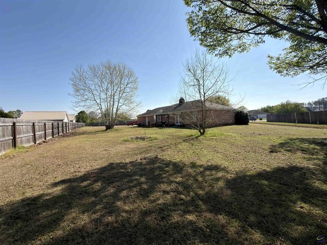 305 E Pointe Court, Kathleen, GA 31047