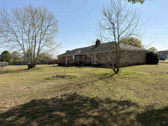 305 E Pointe Court, Kathleen, GA 31047
