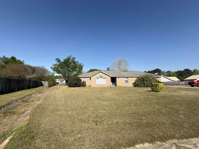 305 E Pointe Court, Kathleen, GA 31047