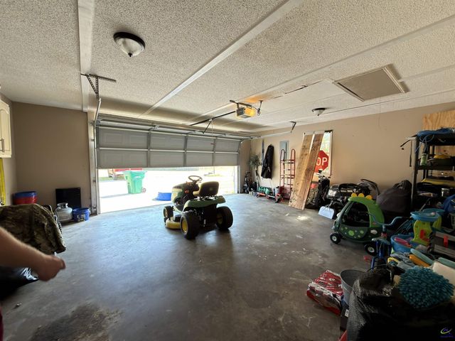 305 E Pointe Court, Kathleen, GA 31047