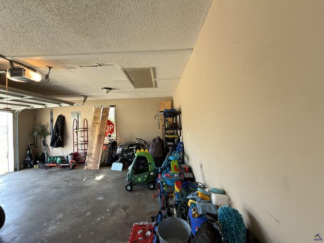 305 E Pointe Court, Kathleen, GA 31047