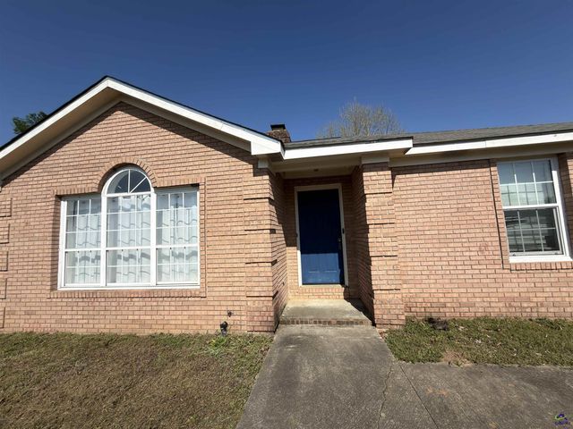 305 E Pointe Court, Kathleen, GA 31047