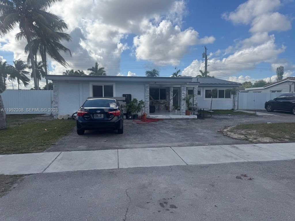 19700 NW 6th Pl, Miami Gardens, FL 33169