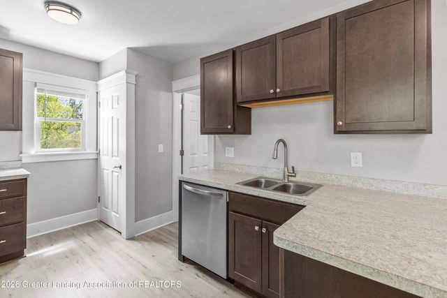 2412 Fernwood Avenue, Lansing, MI 48912