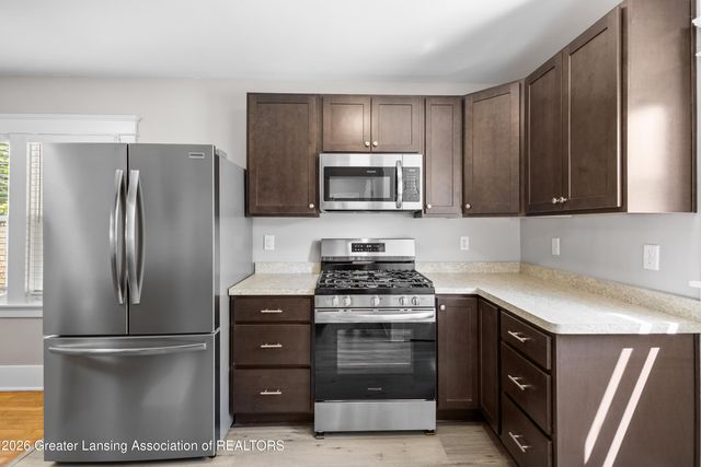 2412 Fernwood Avenue, Lansing, MI 48912