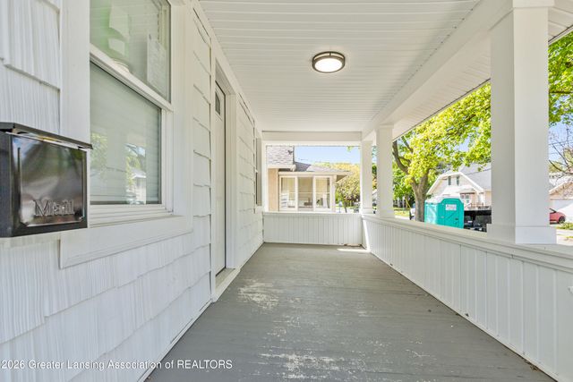 2412 Fernwood Avenue, Lansing, MI 48912
