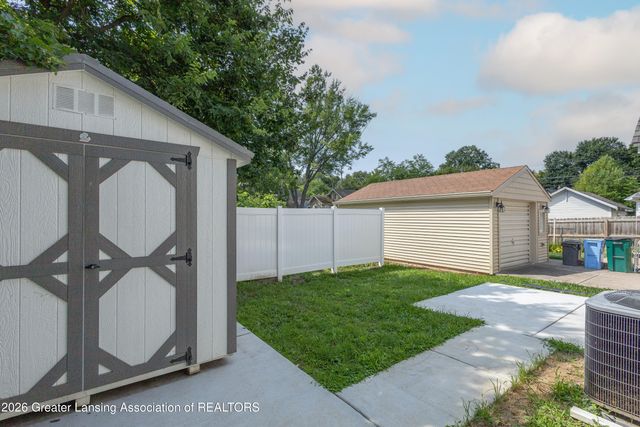 2412 Fernwood Avenue, Lansing, MI 48912