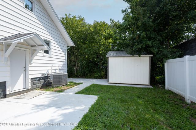 2412 Fernwood Avenue, Lansing, MI 48912