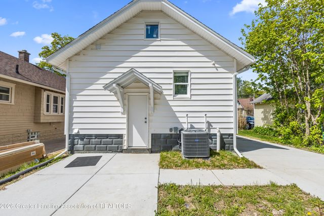 2412 Fernwood Avenue, Lansing, MI 48912