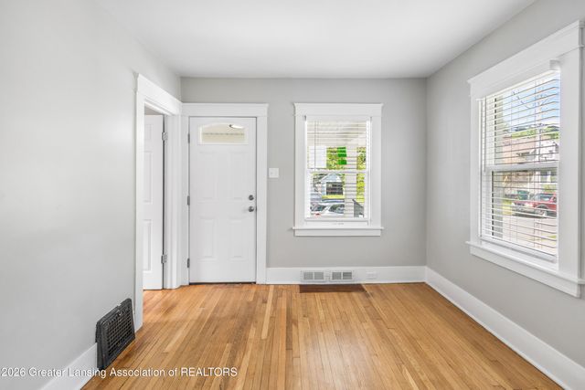 2412 Fernwood Avenue, Lansing, MI 48912