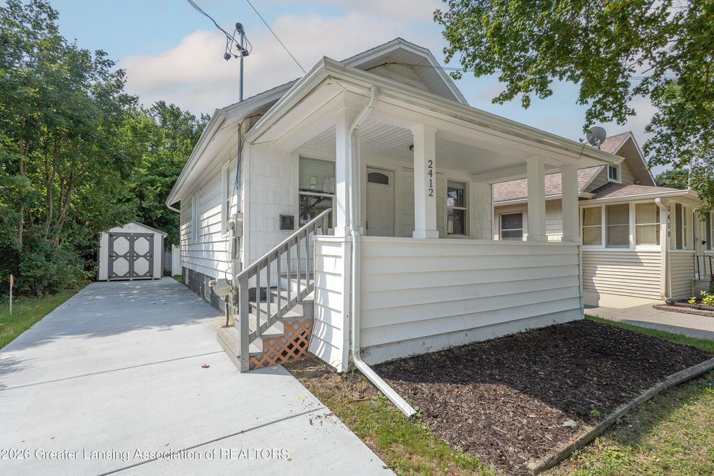 2412 Fernwood Avenue, Lansing, MI 48912