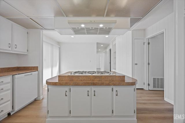 152 Torrey Pine Lane, Bakersfield, CA 93308