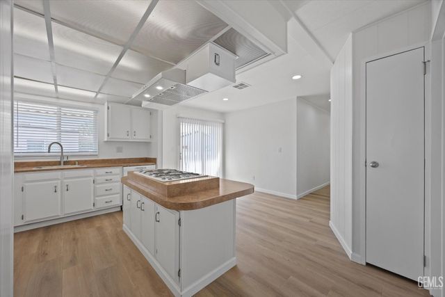 152 Torrey Pine Lane, Bakersfield, CA 93308