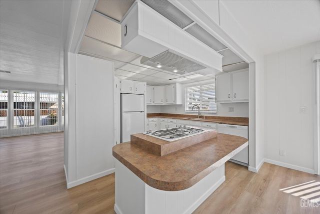 152 Torrey Pine Lane, Bakersfield, CA 93308