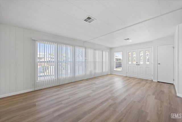 152 Torrey Pine Lane, Bakersfield, CA 93308