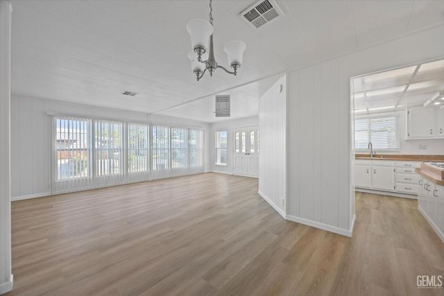 152 Torrey Pine Lane, Bakersfield, CA 93308