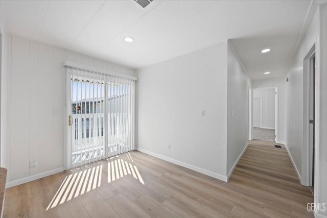 152 Torrey Pine Lane, Bakersfield, CA 93308