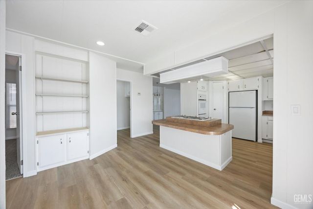 152 Torrey Pine Lane, Bakersfield, CA 93308