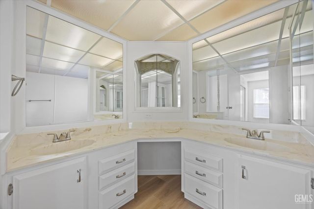 152 Torrey Pine Lane, Bakersfield, CA 93308