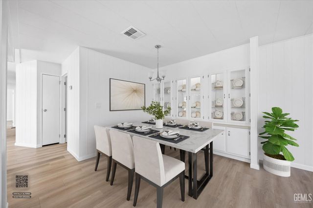 152 Torrey Pine Lane, Bakersfield, CA 93308